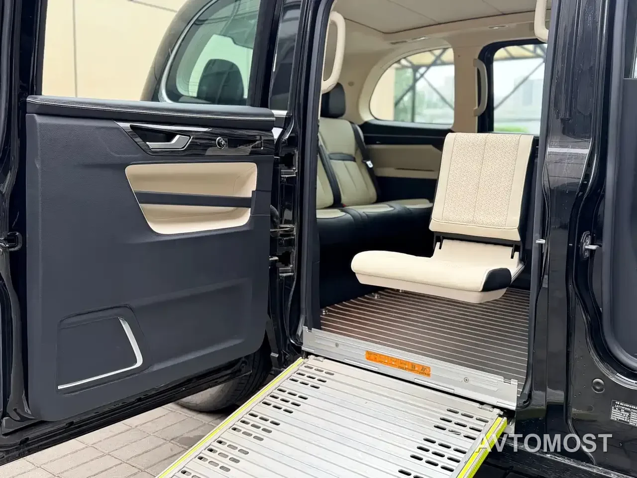 LEVC TX 2022 TX5 Extended Range Space Comfort Edition — фото 36