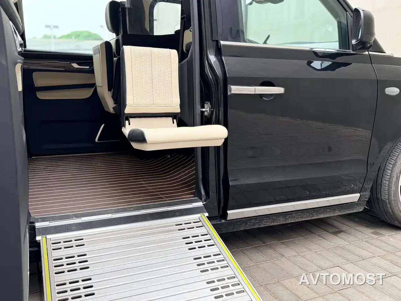 LEVC TX 2022 TX5 Extended Range Space Comfort Edition — фото 37