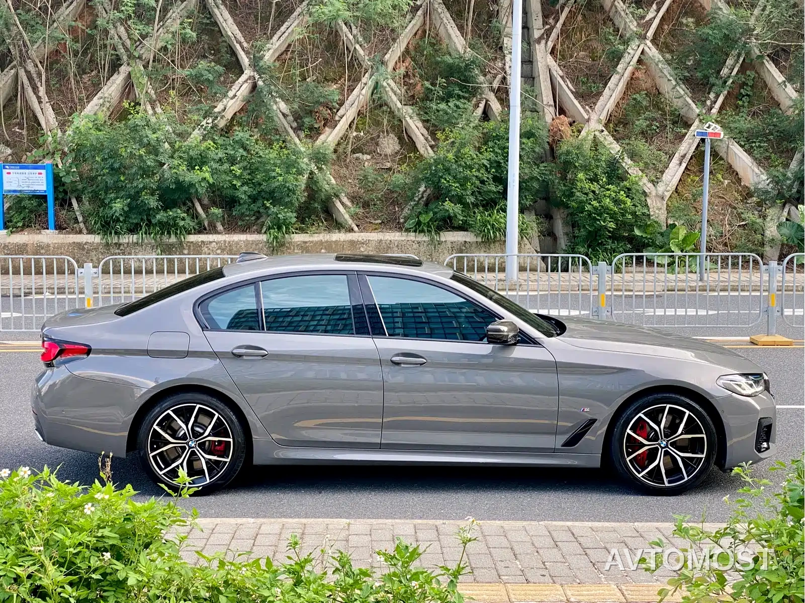 BMW 5 Series (Import) 2022 540i Style Edition M Sport Package — фото 4