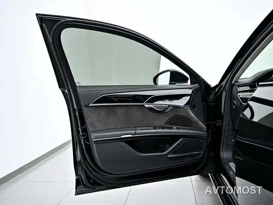 Audi A8 New Energy 2022 A8L 60 TFSIe quattro Collector's Edition — фото 19