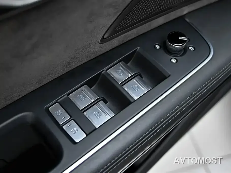 Audi A8 New Energy 2022 A8L 60 TFSIe quattro Collector's Edition — фото 34