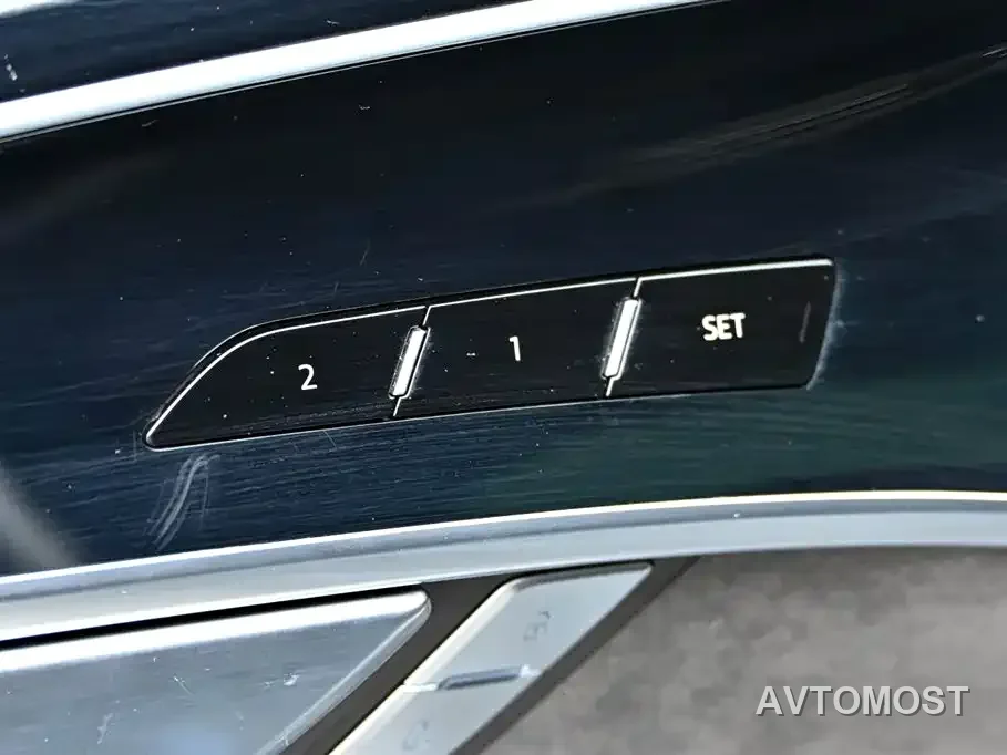 Audi A8 New Energy 2022 A8L 60 TFSIe quattro Collector's Edition — фото 35