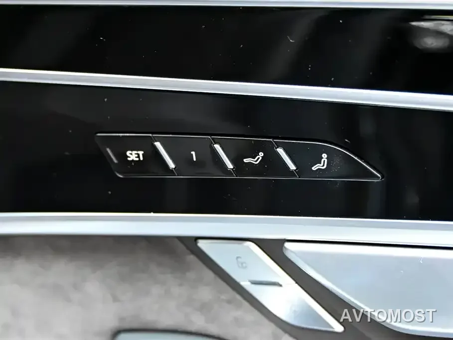 Audi A8 New Energy 2022 A8L 60 TFSIe quattro Collector's Edition — фото 24