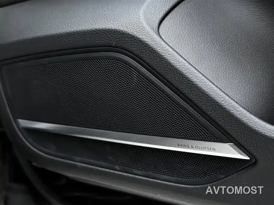 Audi A8 New Energy 2022 A8L 60 TFSIe quattro Collector's Edition — фото 26