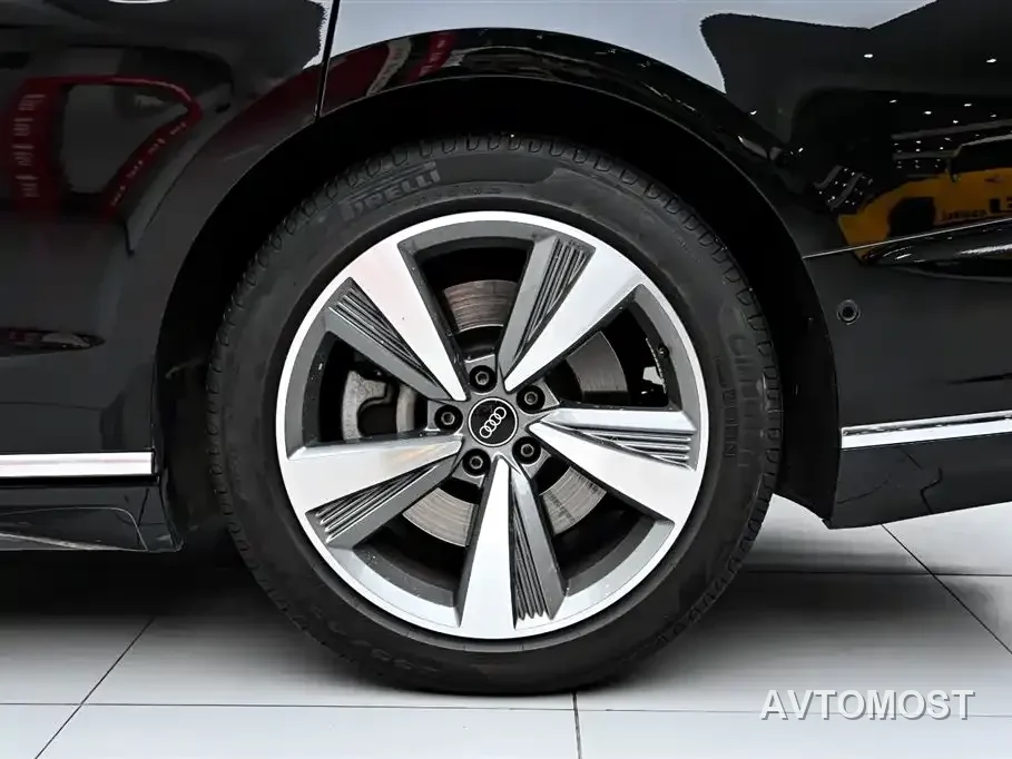 Audi A8 New Energy 2022 A8L 60 TFSIe quattro Collector's Edition — фото 31