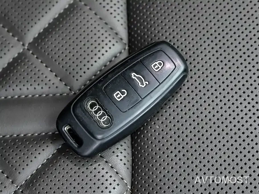 Audi A8 New Energy 2022 A8L 60 TFSIe quattro Collector's Edition — фото 32