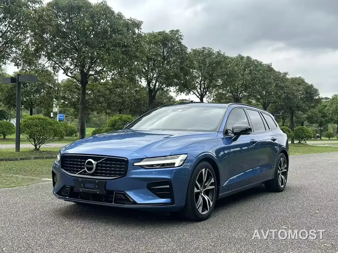 Volvo V60 2021 B5 Zhiyuan Sport Edition — фото 1