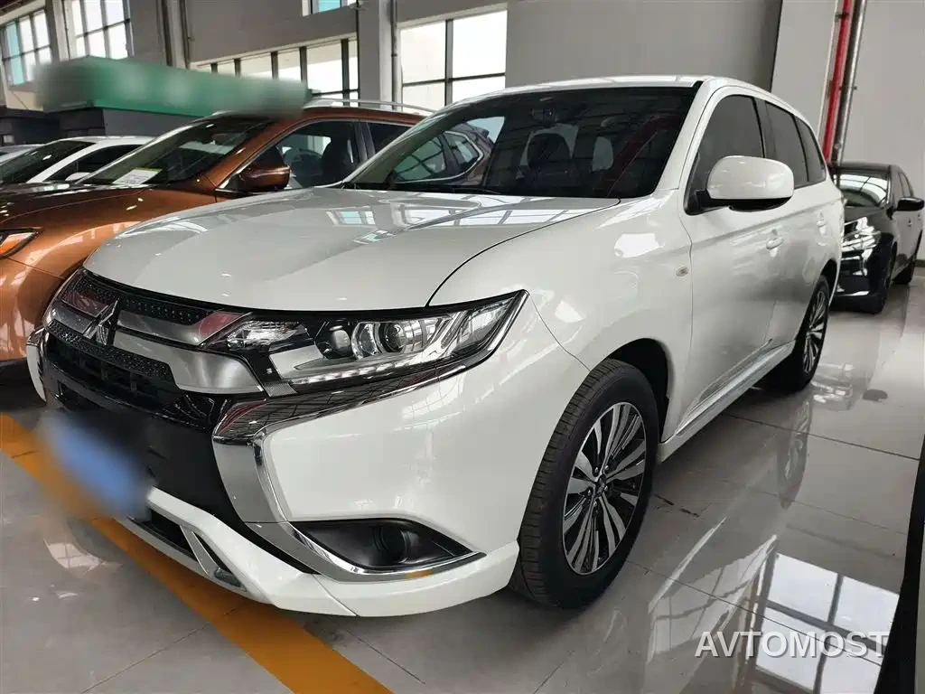Mitsubishi Outlander 2021 Facelift 2.0L 2WD Comfort Edition 5-Seater — фото 1