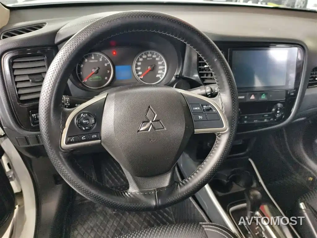 Mitsubishi Outlander 2021 Facelift 2.0L 2WD Comfort Edition 5-Seater — фото 5