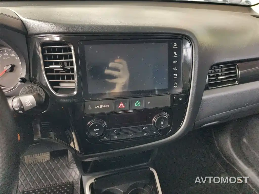 Mitsubishi Outlander 2021 Facelift 2.0L 2WD Comfort Edition 5-Seater — фото 7