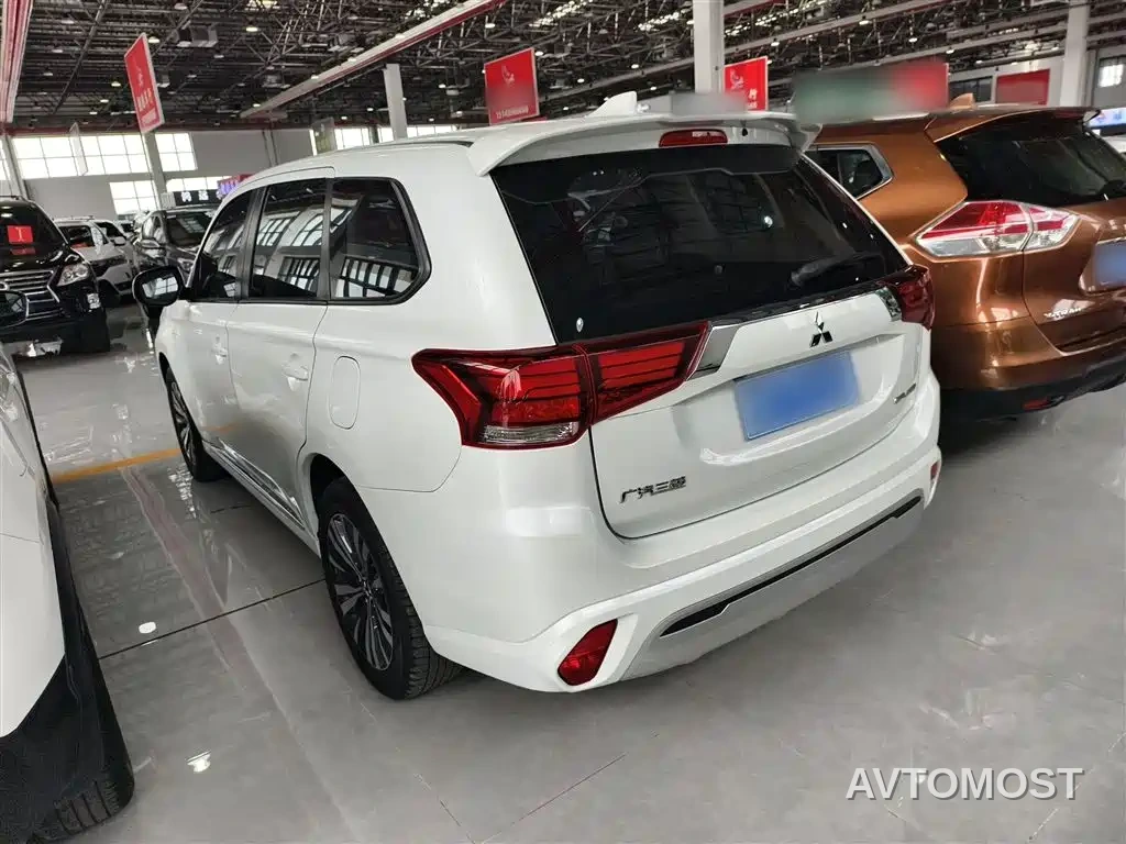 Mitsubishi Outlander 2021 Facelift 2.0L 2WD Comfort Edition 5-Seater — фото 14