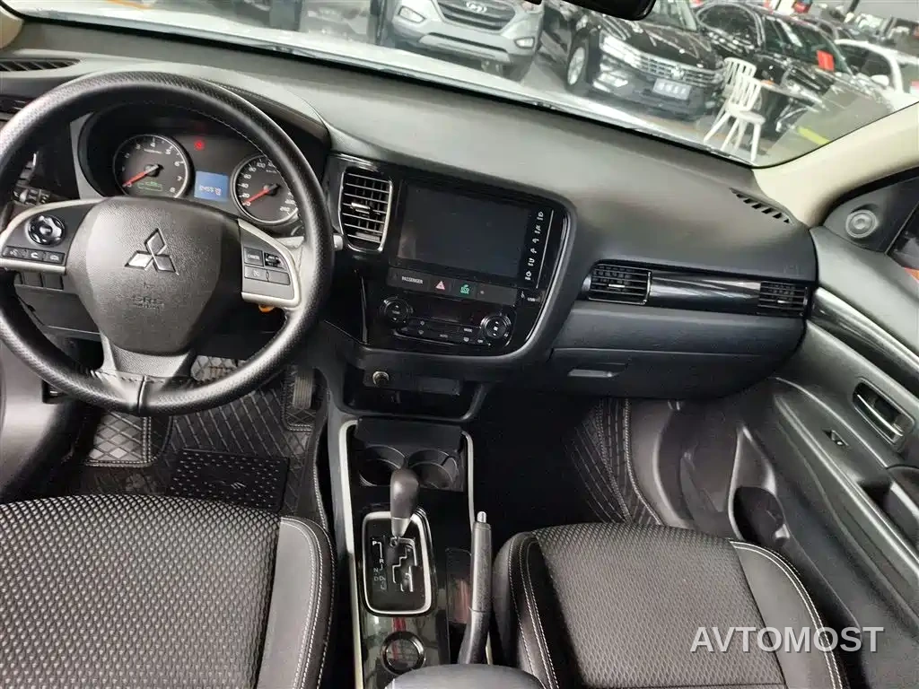 Mitsubishi Outlander 2021 Facelift 2.0L 2WD Comfort Edition 5-Seater — фото 19