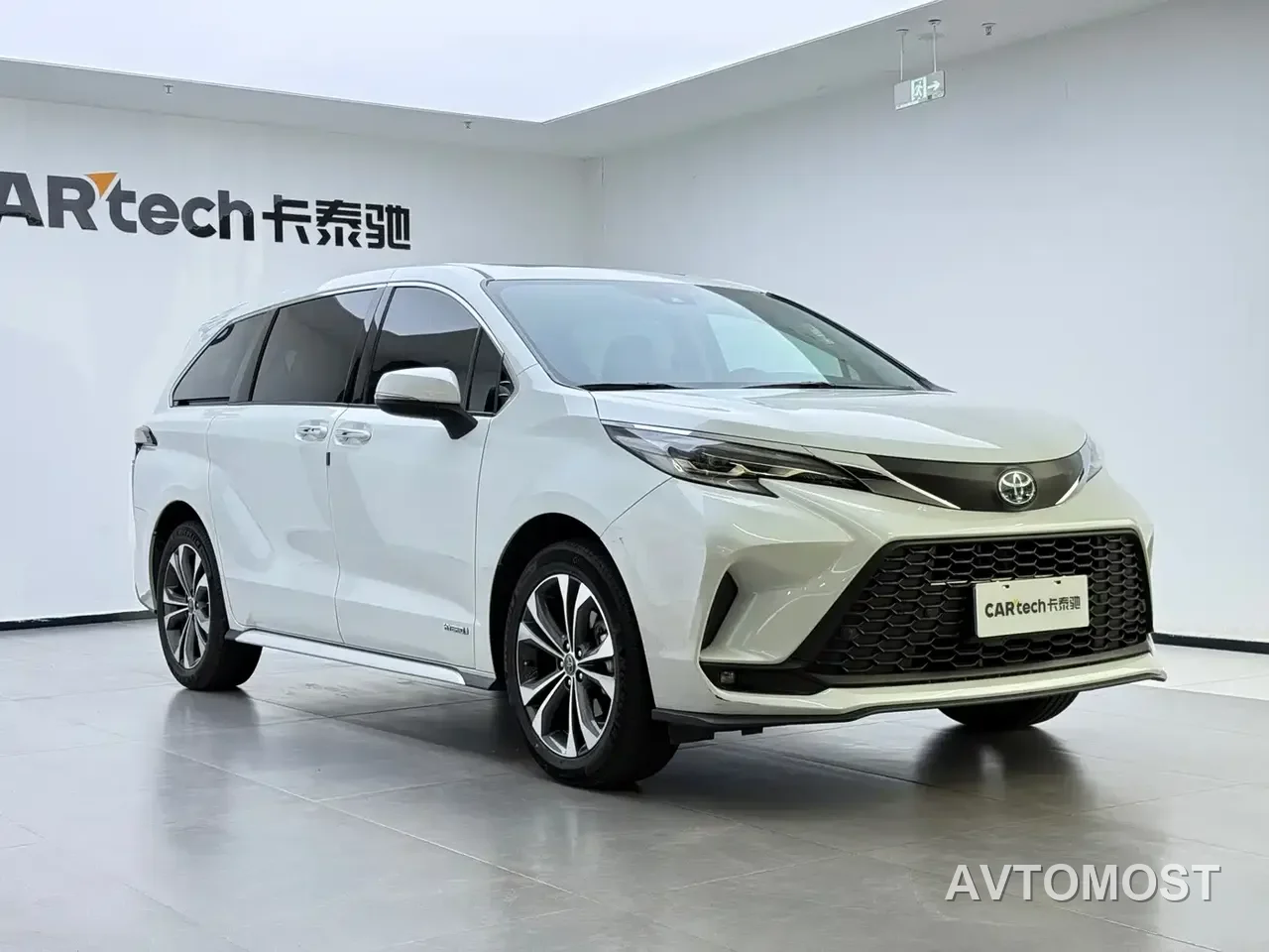 Toyota Granvia 2023 2.5L Hybrid Comfort Edition — фото 7