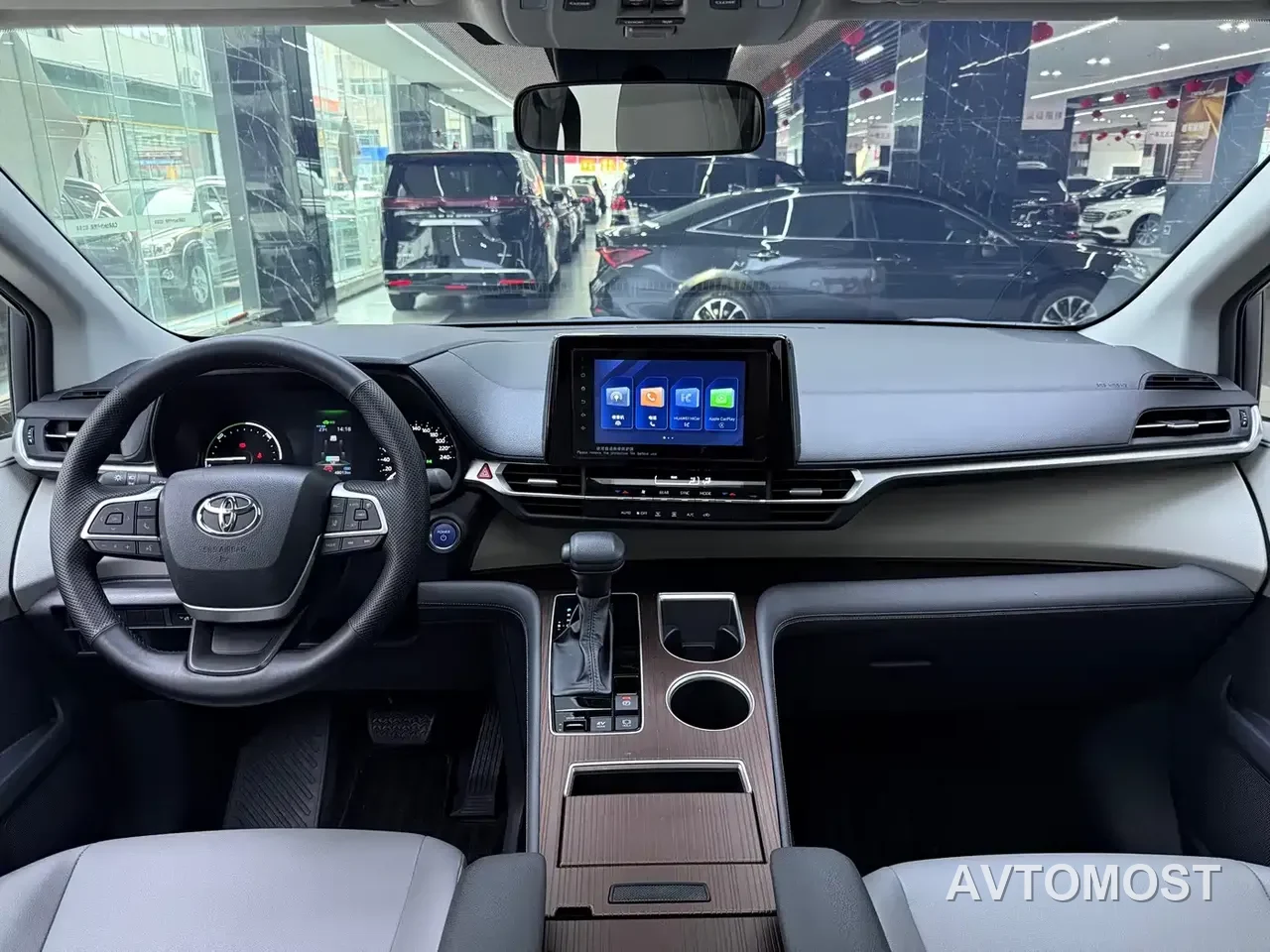Toyota Granvia 2023 2.5L Hybrid Comfort Edition — фото 8