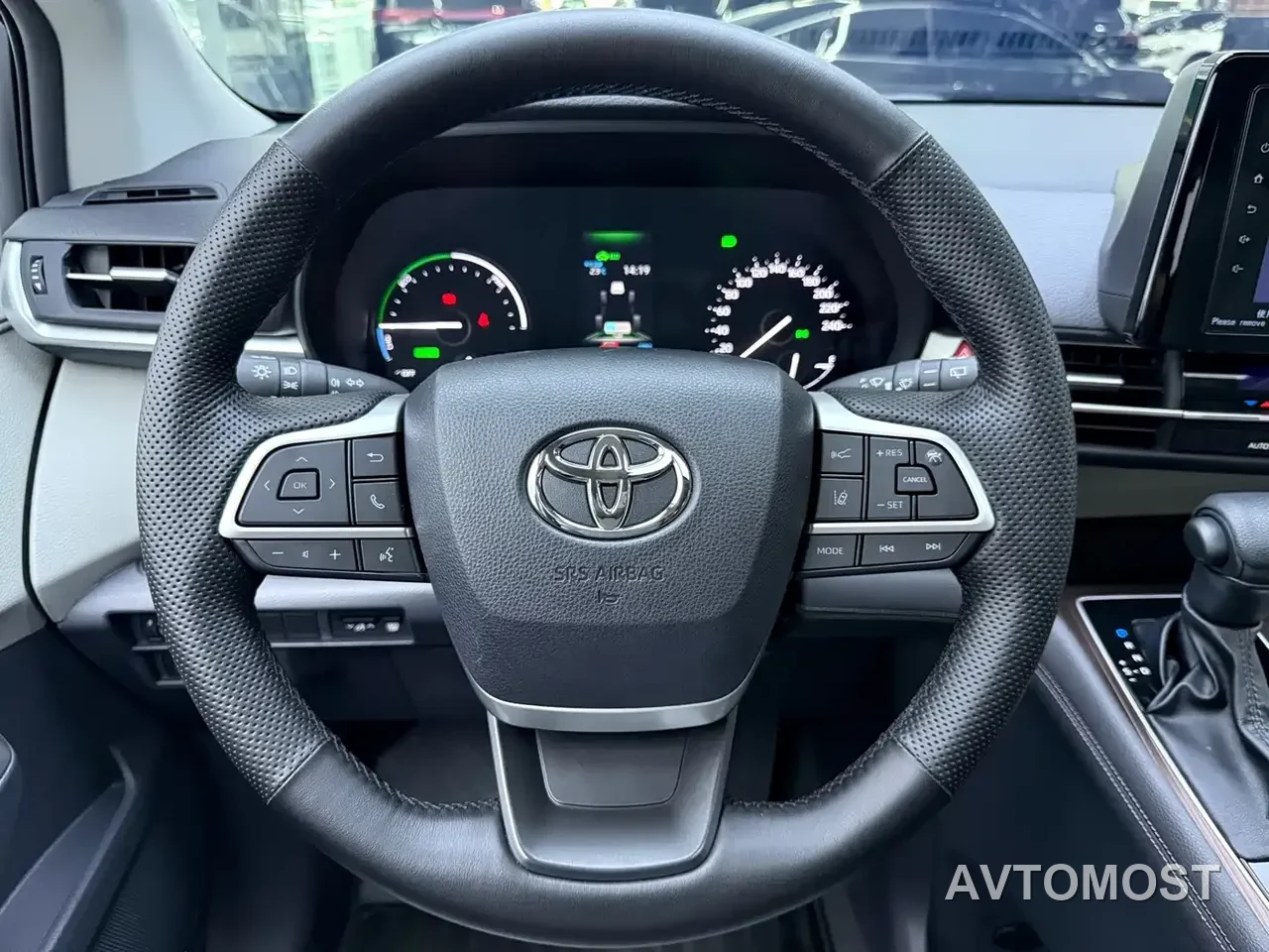 Toyota Granvia 2023 2.5L Hybrid Comfort Edition — фото 10