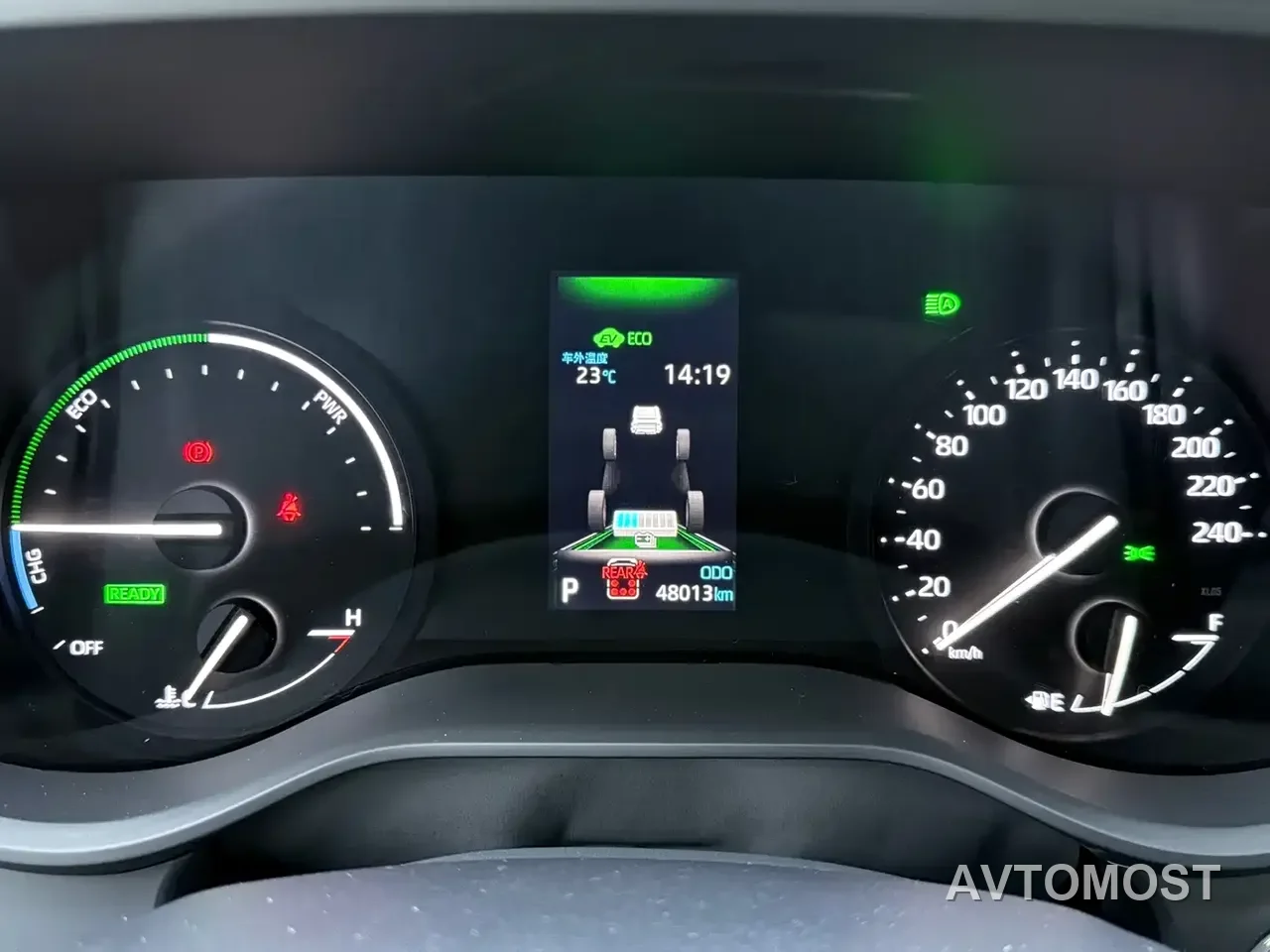 Toyota Granvia 2023 2.5L Hybrid Comfort Edition — фото 18