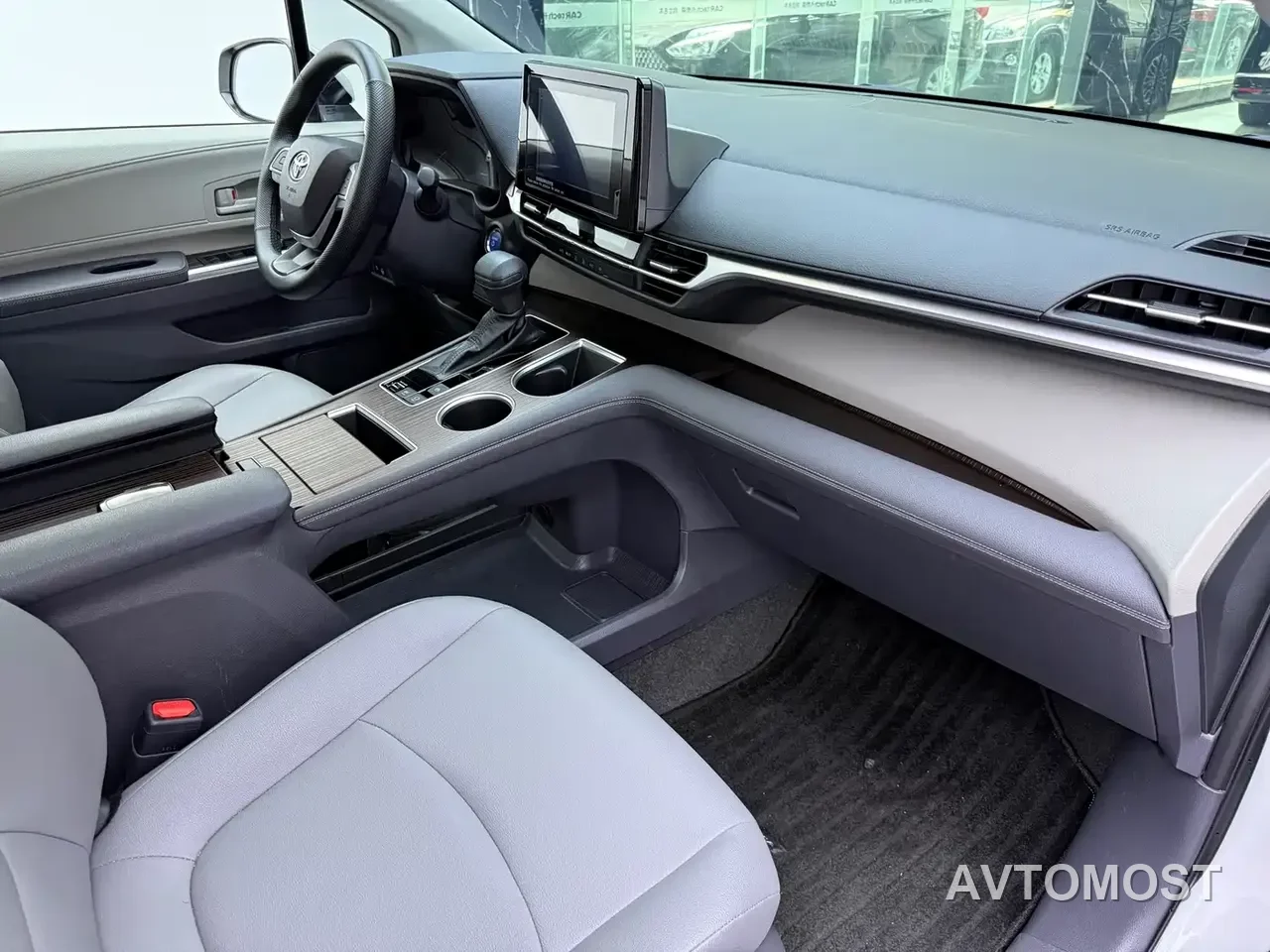 Toyota Granvia 2023 2.5L Hybrid Comfort Edition — фото 14