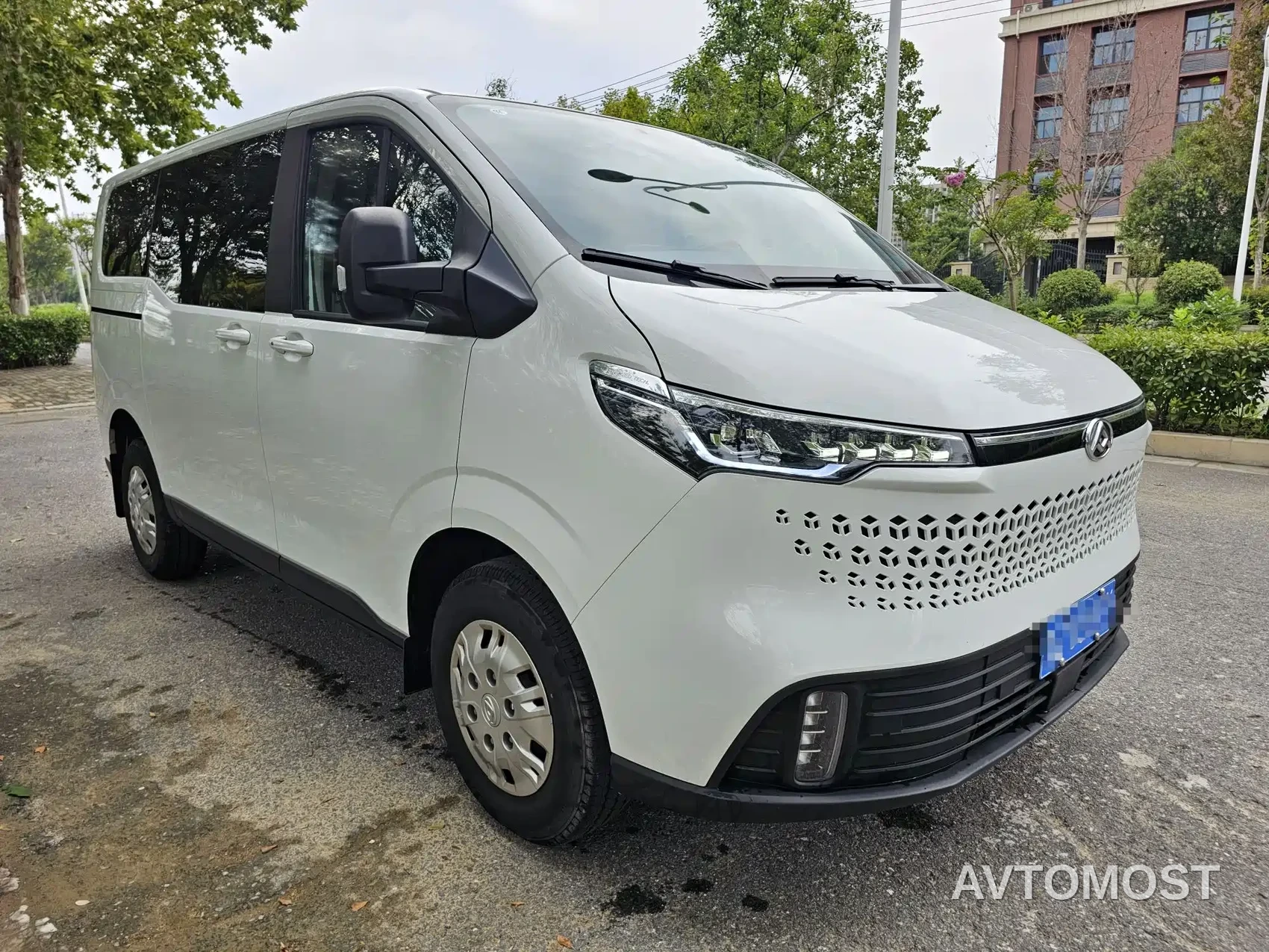 SAIC Maxus Xintu V70 2023 Model 2.0T Elite Edition Automatic Short Wheelbase Low Roof 5/6-Seater — фото 3