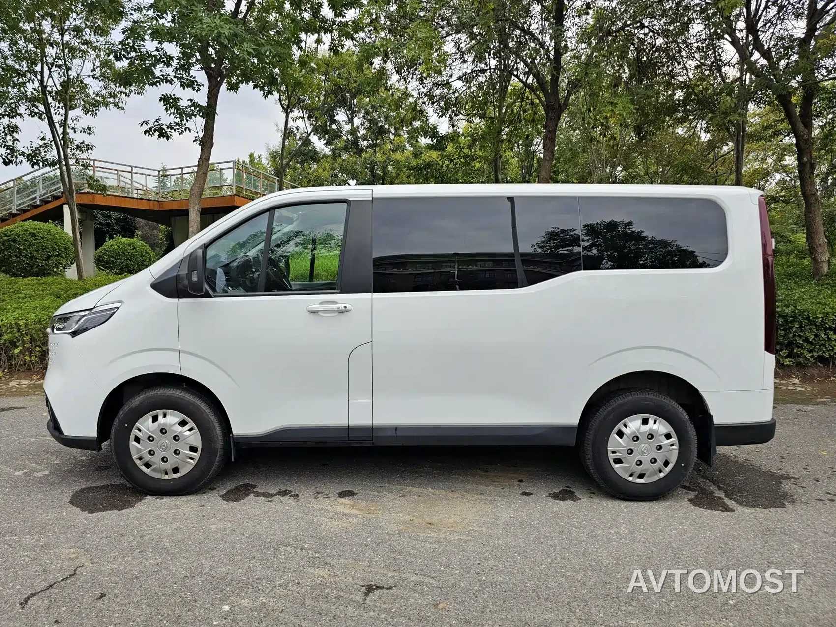 SAIC Maxus Xintu V70 2023 Model 2.0T Elite Edition Automatic Short Wheelbase Low Roof 5/6-Seater — фото 4