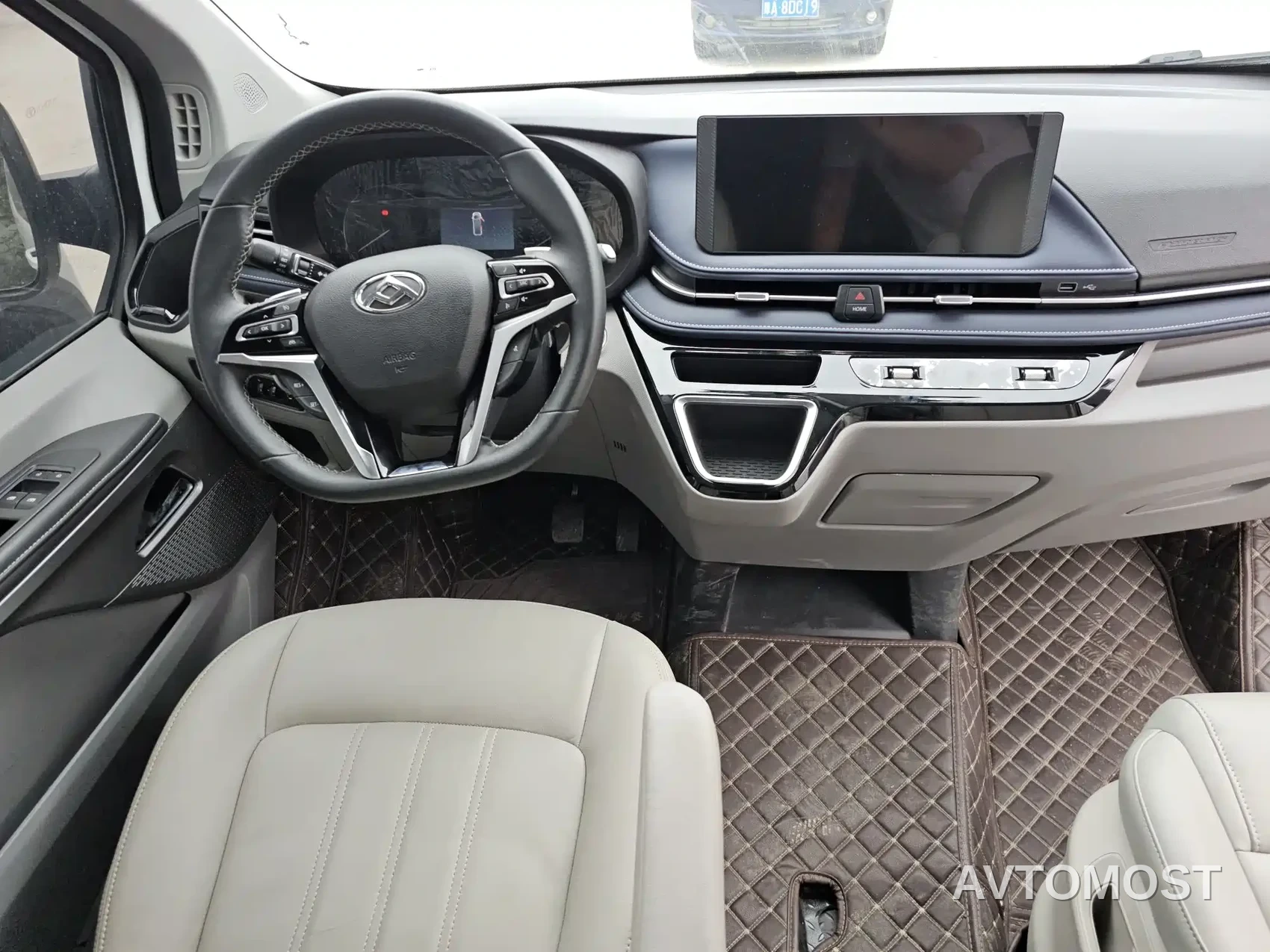 SAIC Maxus Xintu V70 2023 Model 2.0T Elite Edition Automatic Short Wheelbase Low Roof 5/6-Seater — фото 11