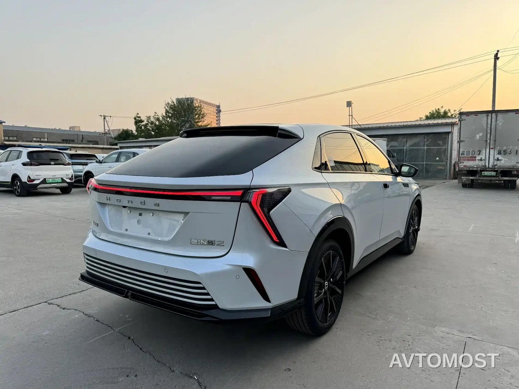 Honda Hunting Light e:NS2 2024 Dazzling Light Edition — фото 8