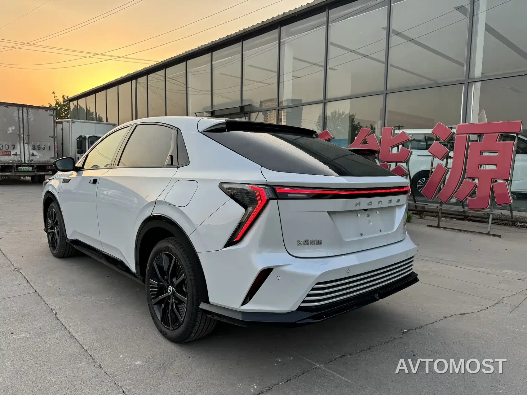 Honda Hunting Light e:NS2 2024 Dazzling Light Edition — фото 9