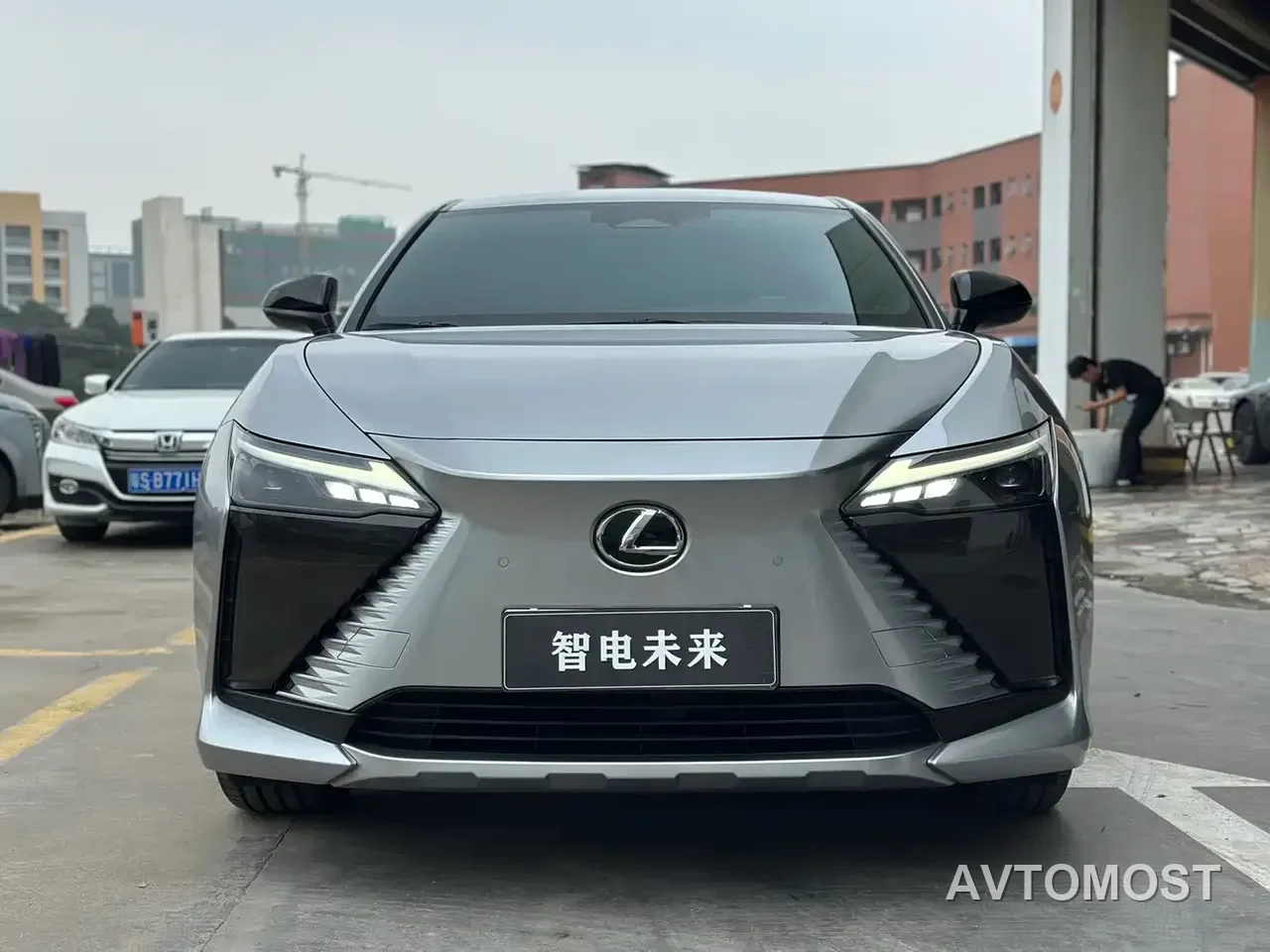 Lexus RZ 2023 450e 4WD Expedition Edition — фото 7
