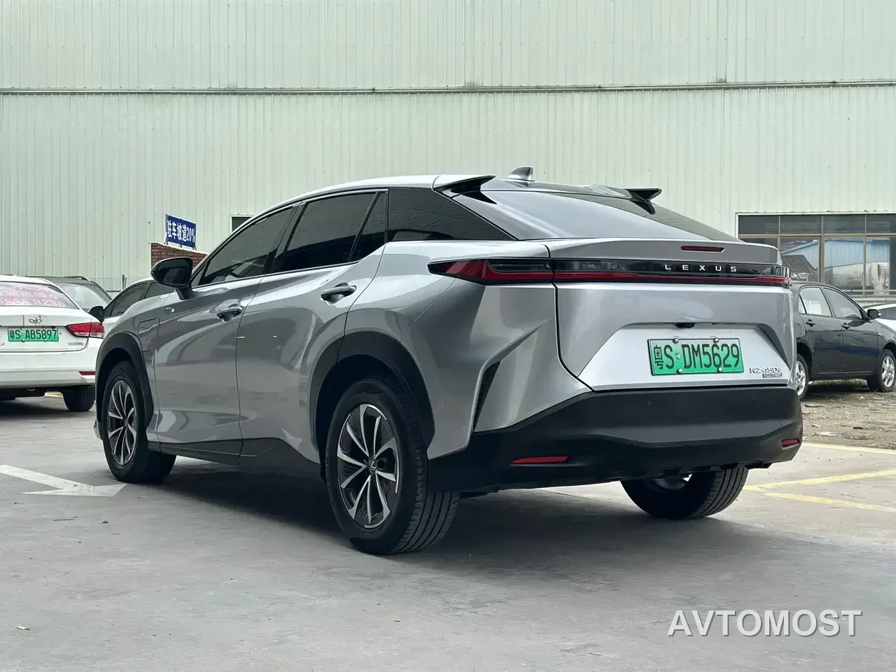 Lexus RZ 2023 450e 4WD Expedition Edition — фото 8