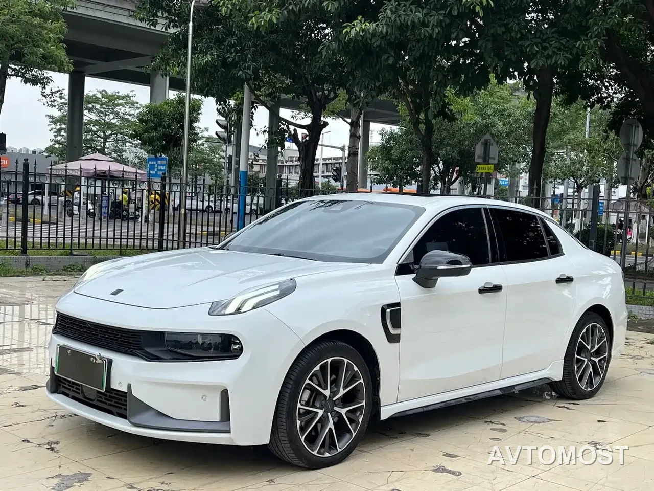 Lynk & Co 03 New Energy 2021 1.5T PHEV Pro — фото 1