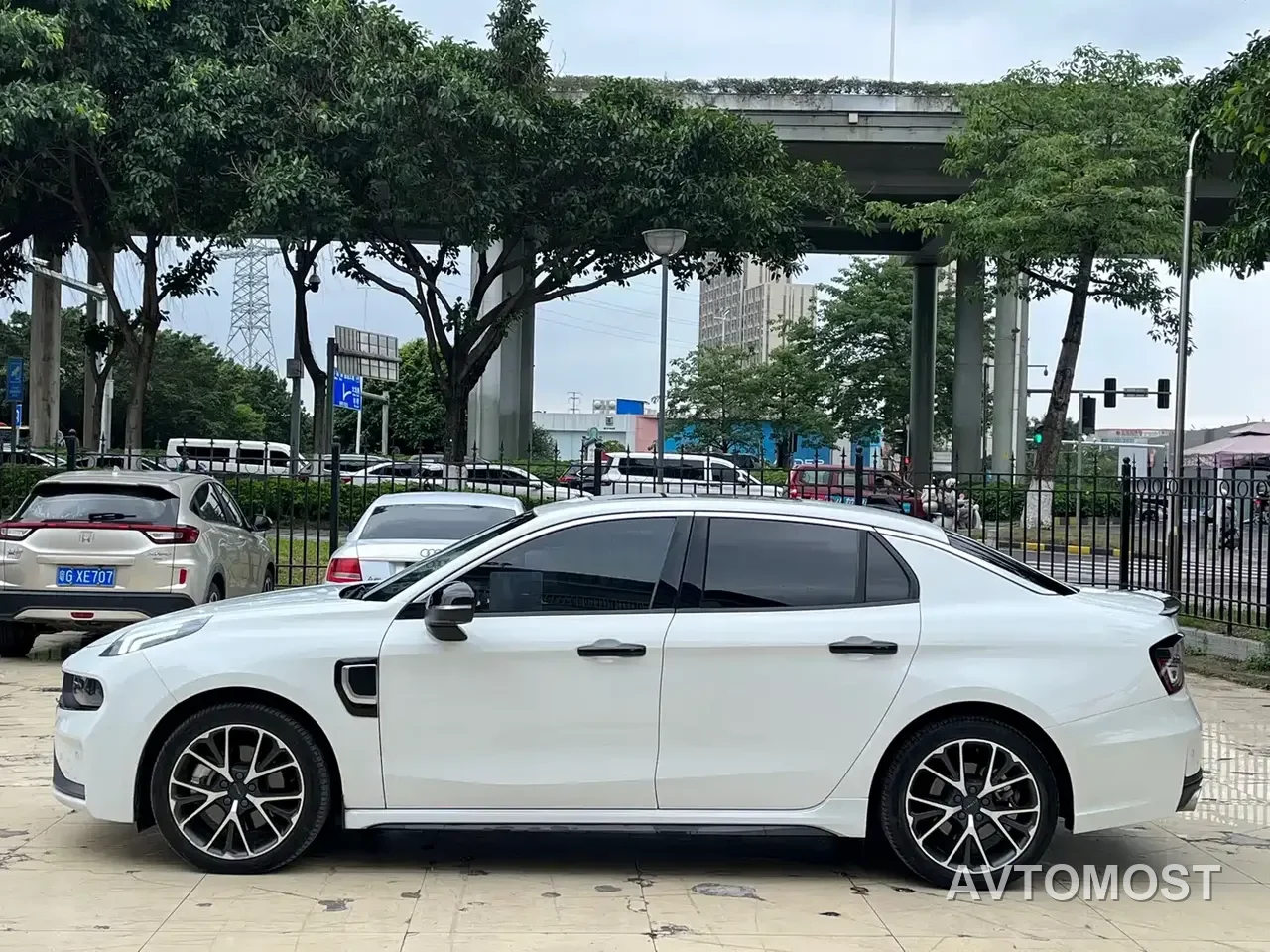 Lynk & Co 03 New Energy 2021 1.5T PHEV Pro — фото 4