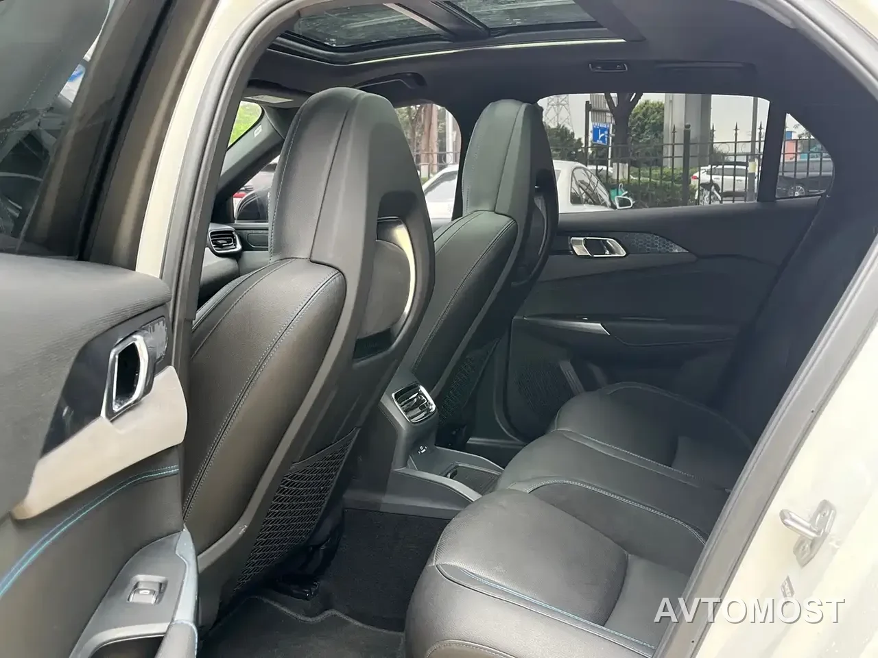 Lynk & Co 03 New Energy 2021 1.5T PHEV Pro — фото 10