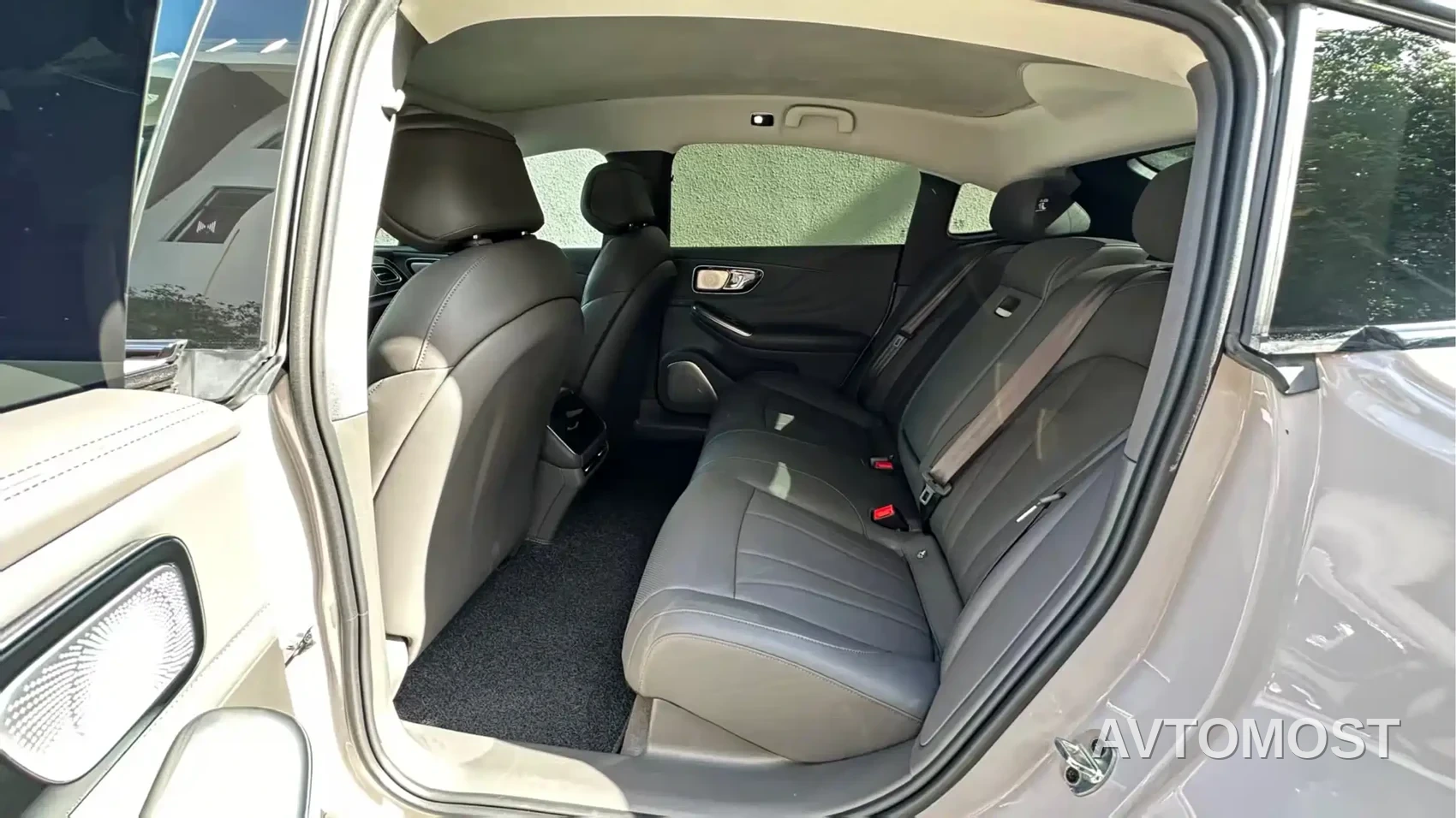Roewe Rising Auto F7 2023 Long Range Pro — фото 5