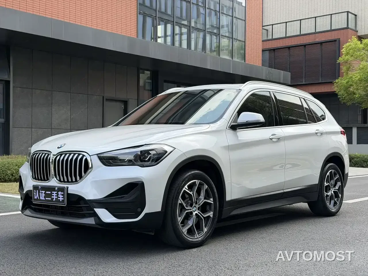 BMW X1 2022 sDrive25Li Leading — фото 1
