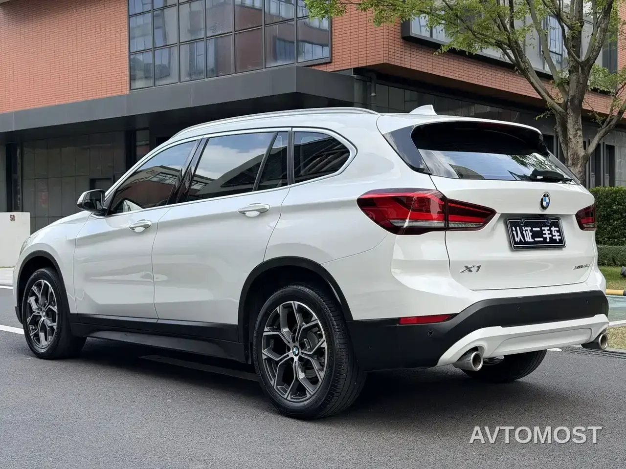 BMW X1 2022 sDrive25Li Leading — фото 2