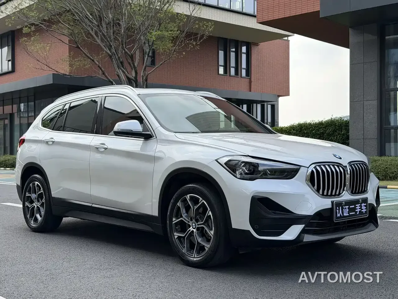 BMW X1 2022 sDrive25Li Leading — фото 4