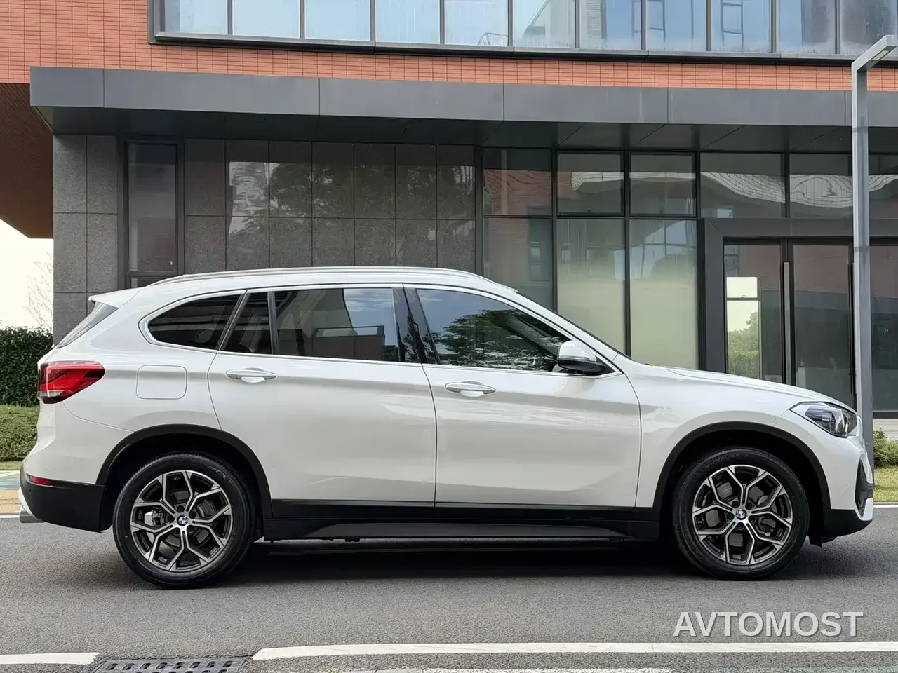 BMW X1 2022 sDrive25Li Leading — фото 5