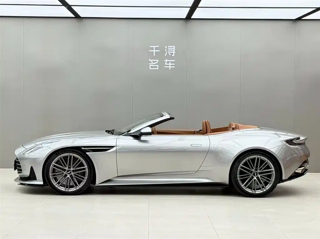 Aston Martin DB12 2023 4.0T V8 Volante — фото 3