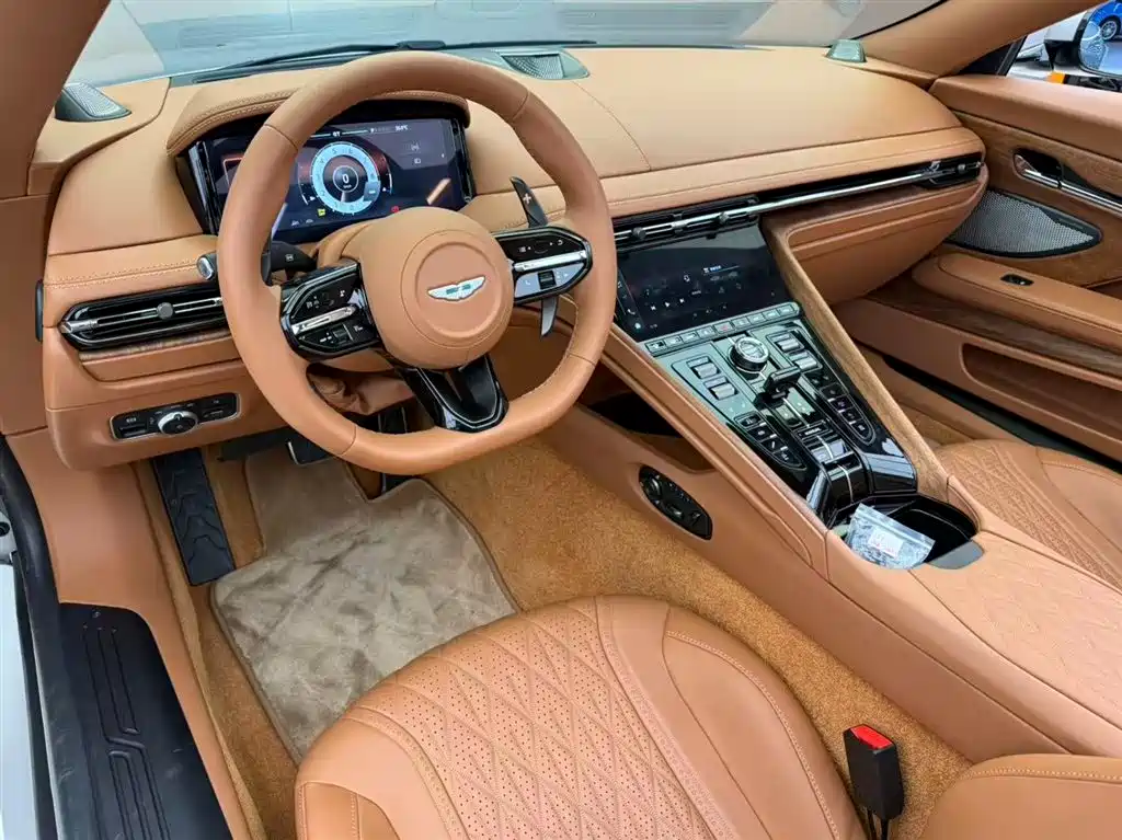 Aston Martin DB12 2023 4.0T V8 Volante — фото 4