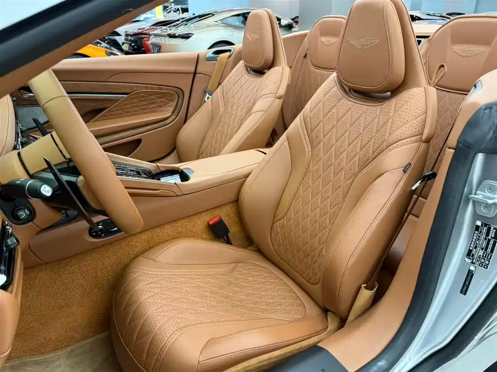 Aston Martin DB12 2023 4.0T V8 Volante — фото 5