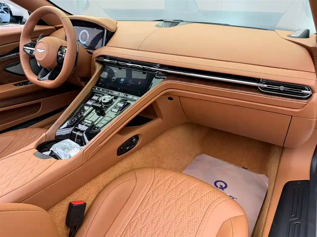 Aston Martin DB12 2023 4.0T V8 Volante — фото 11