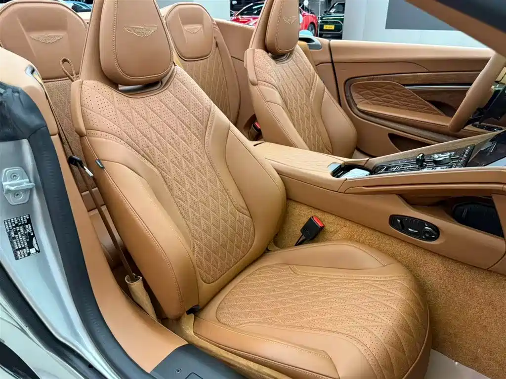 Aston Martin DB12 2023 4.0T V8 Volante — фото 12