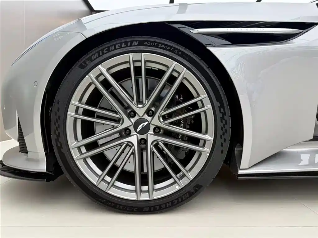 Aston Martin DB12 2023 4.0T V8 Volante — фото 14