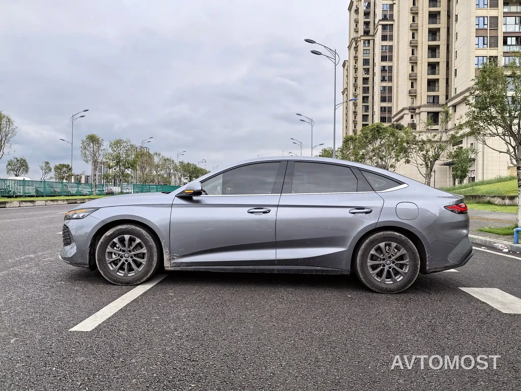 BYD Qin L 2024 DM-i 80KM Leading Edition — фото 6
