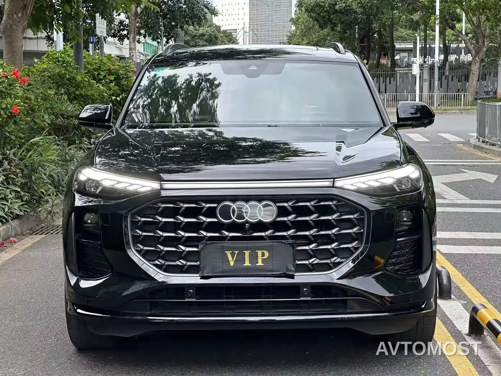 Audi Q6 2024 45 TFSI quattro Black Warrior Edition 6-seater — фото 2