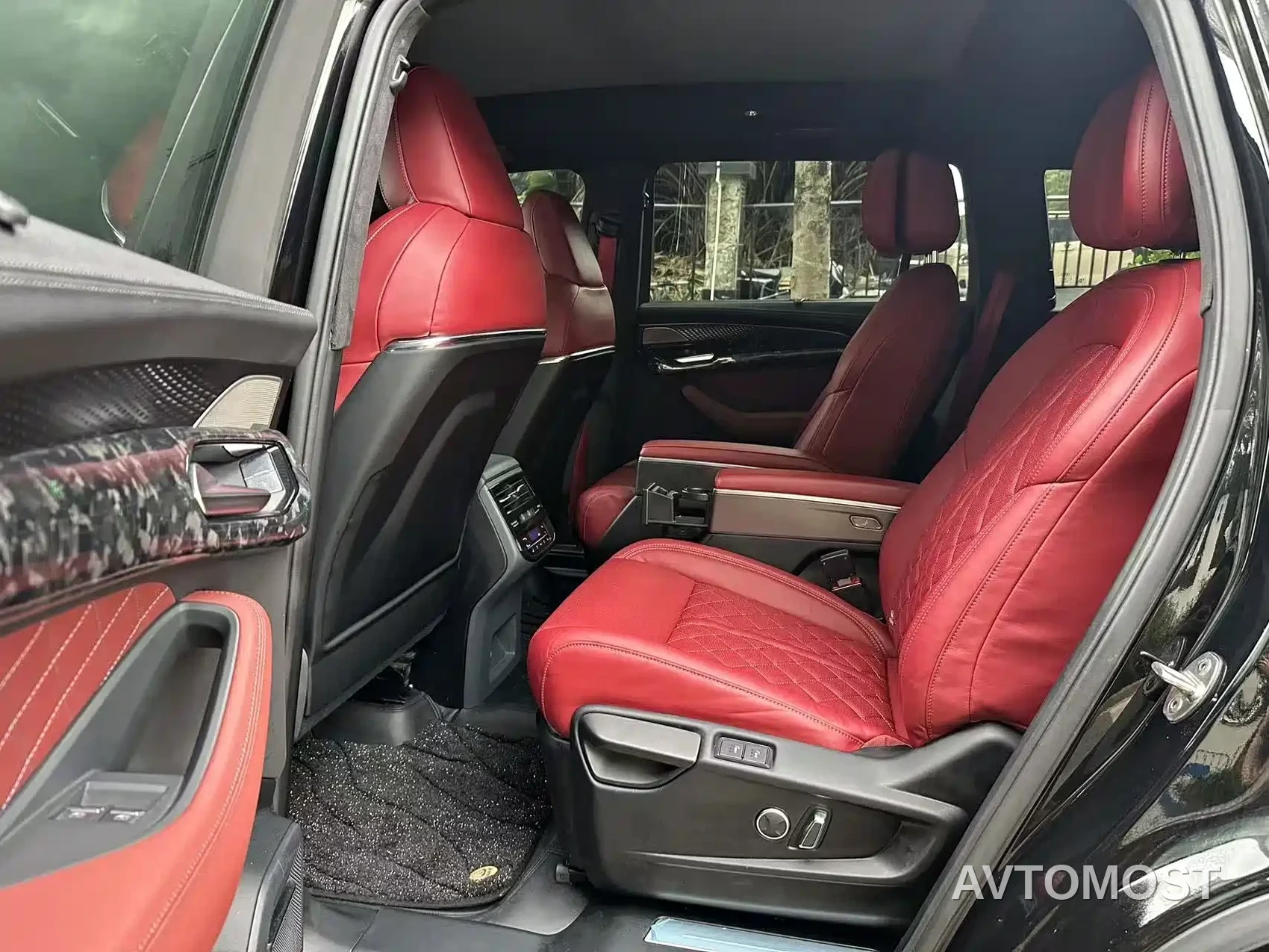Audi Q6 2024 45 TFSI quattro Black Warrior Edition 6-seater — фото 5
