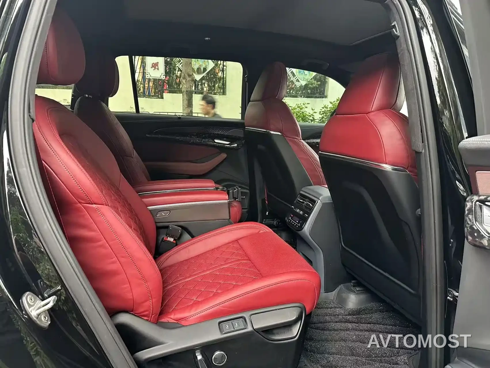 Audi Q6 2024 45 TFSI quattro Black Warrior Edition 6-seater — фото 14