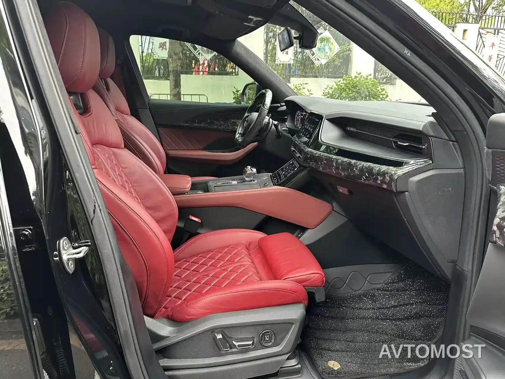 Audi Q6 2024 45 TFSI quattro Black Warrior Edition 6-seater — фото 15