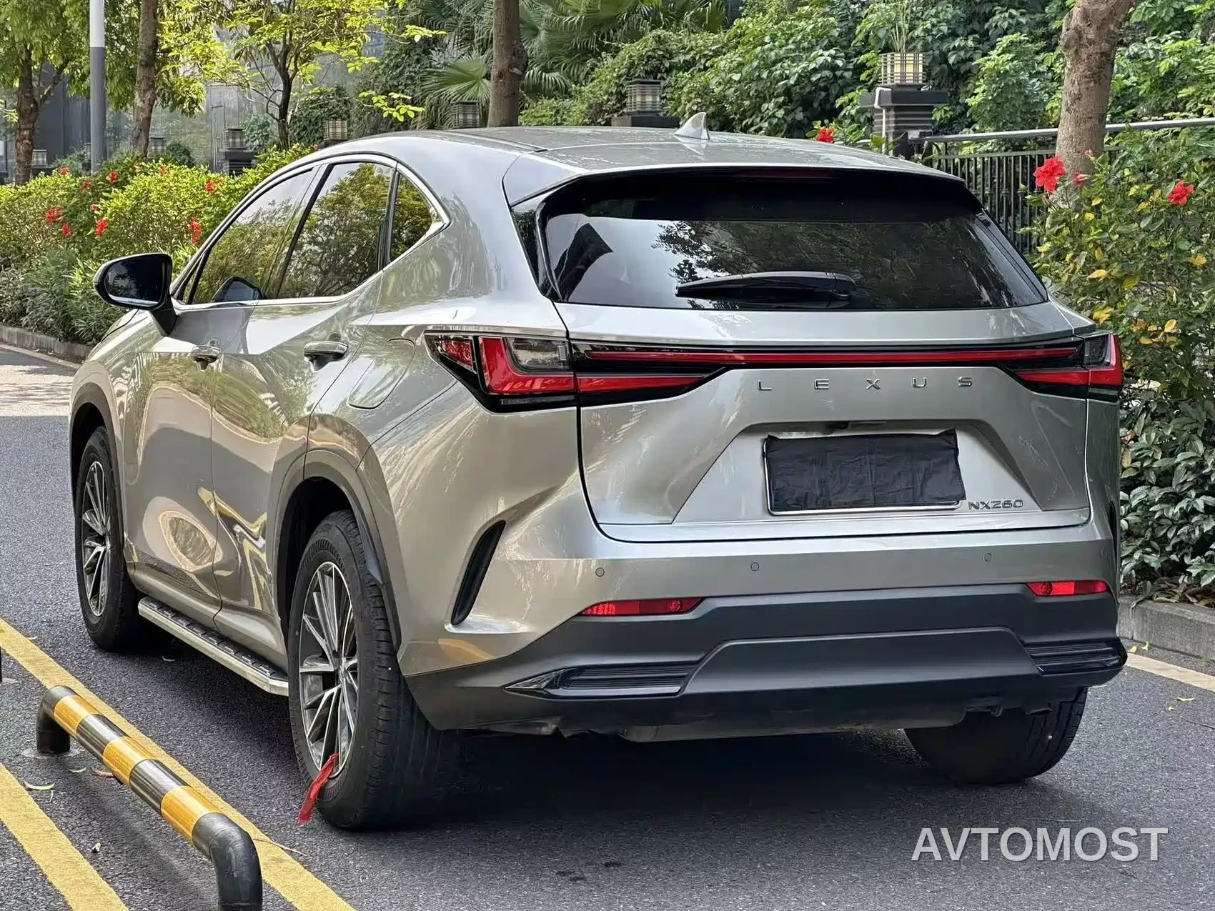 Lexus NX 2023 260 FWD Joy Creation Edition — фото 9