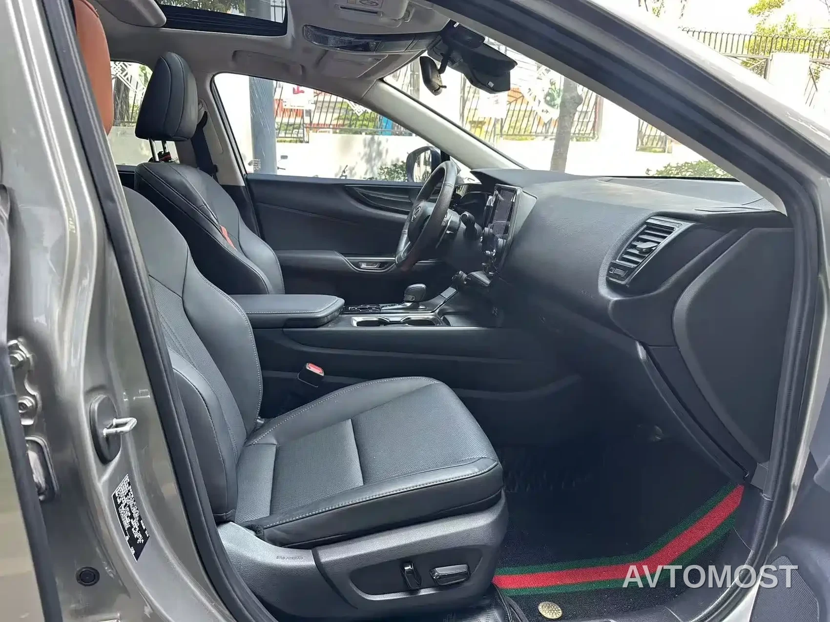 Lexus NX 2023 260 FWD Joy Creation Edition — фото 11