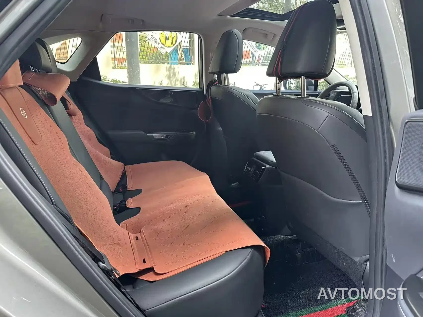 Lexus NX 2023 260 FWD Joy Creation Edition — фото 12